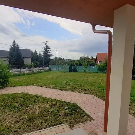Barlang Utca Apartment