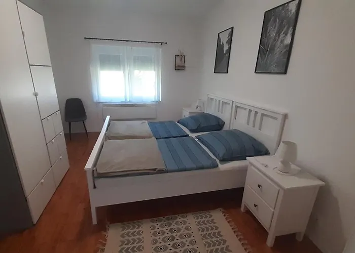 Apartament Barlang Utca *